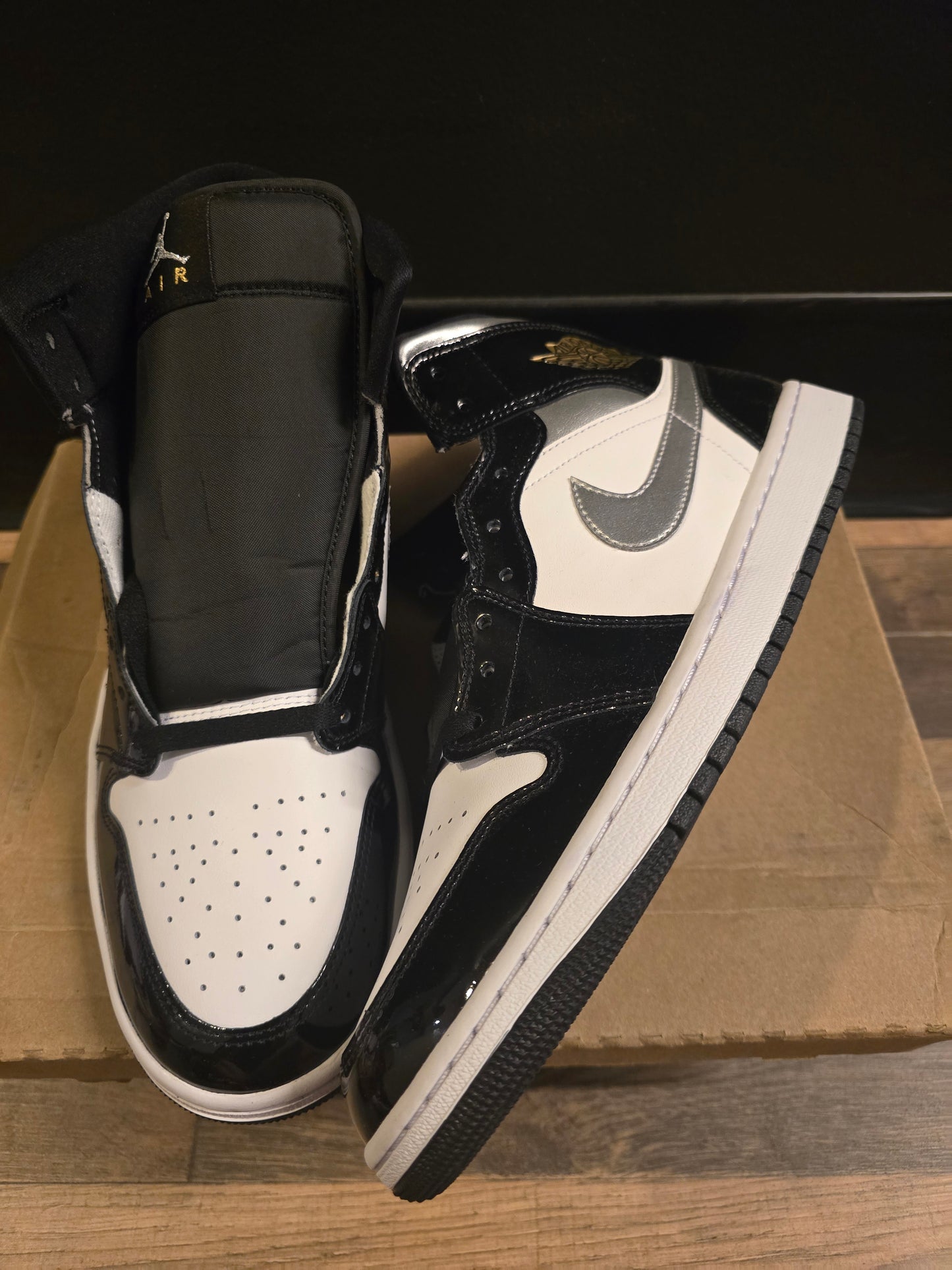 Jordan 1 High Metallic Black