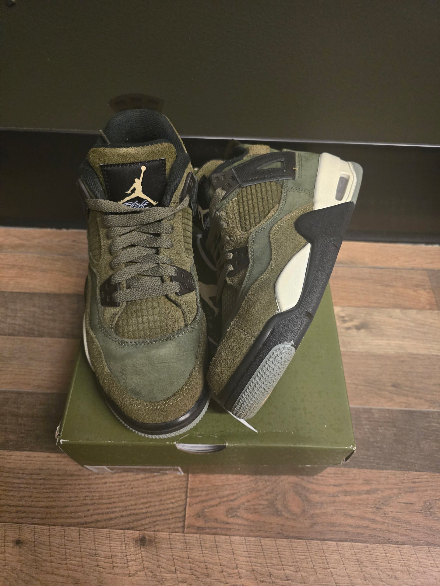Jordan 4 Craft olive