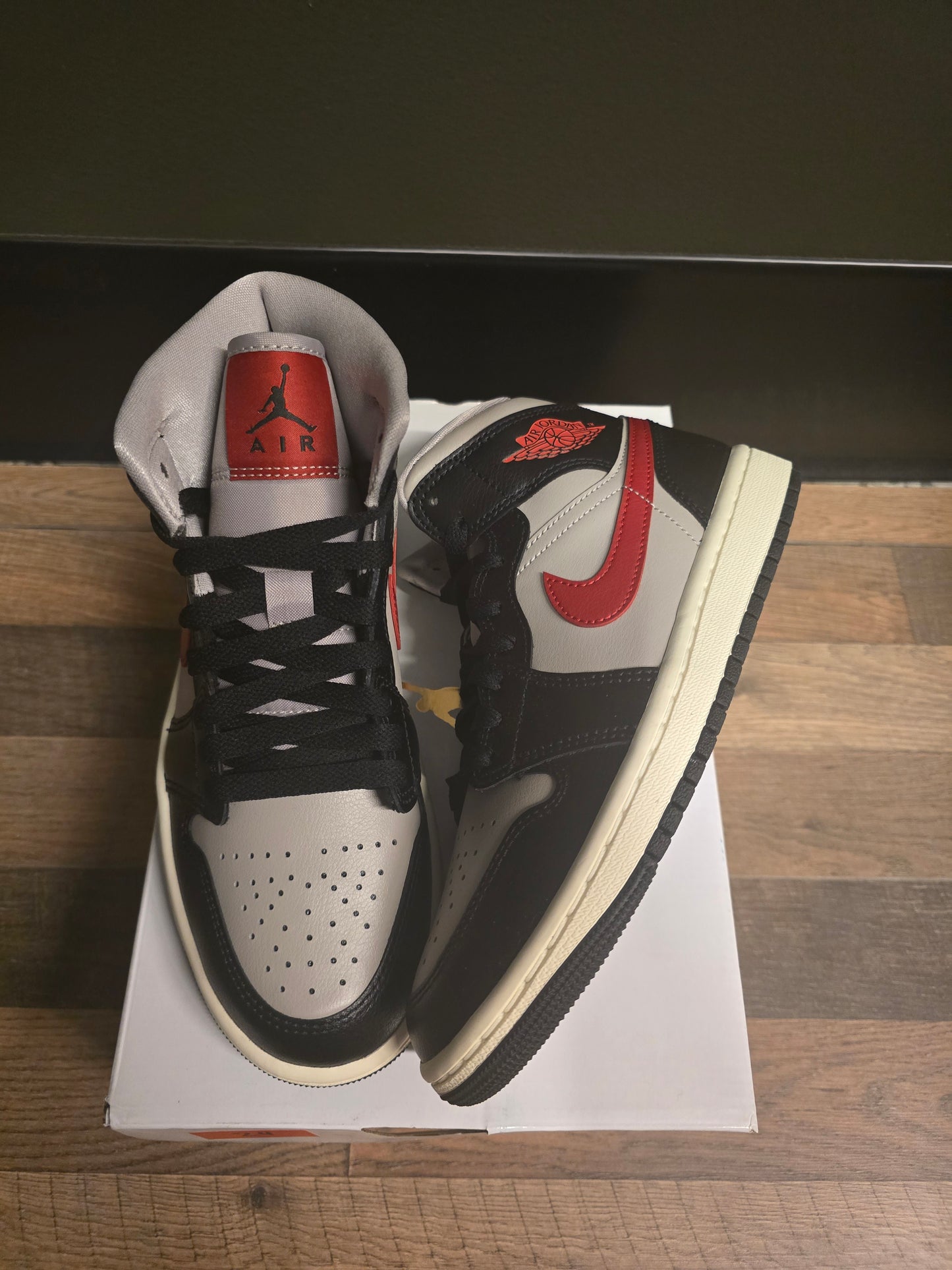 Jordan 1 mid college grey