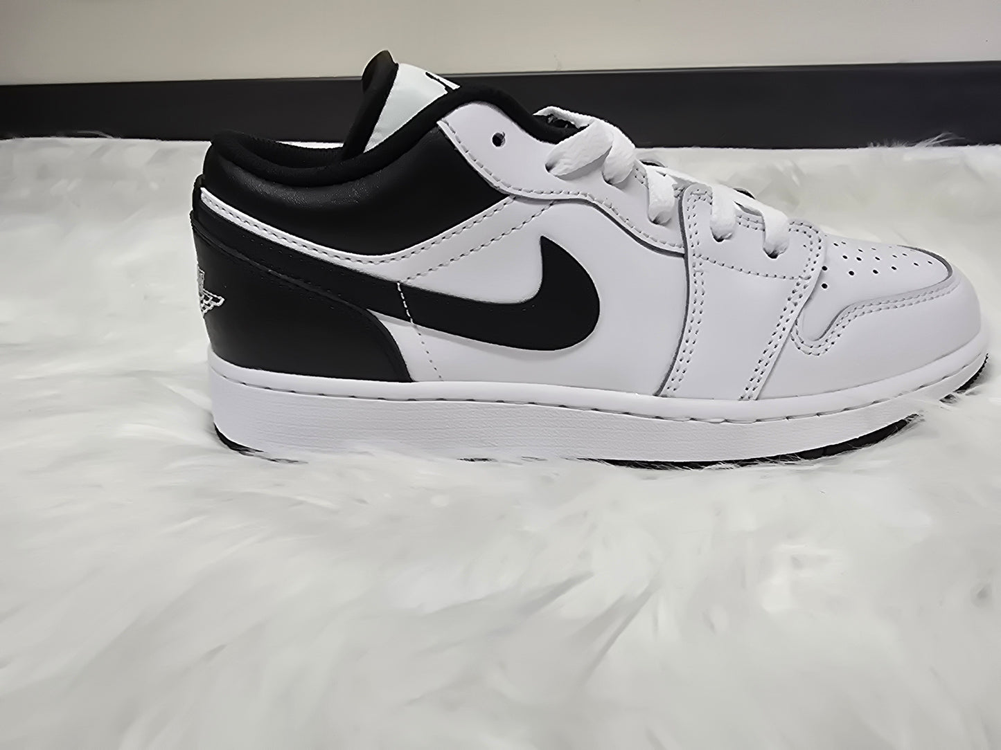 Jordan 1 low black/white