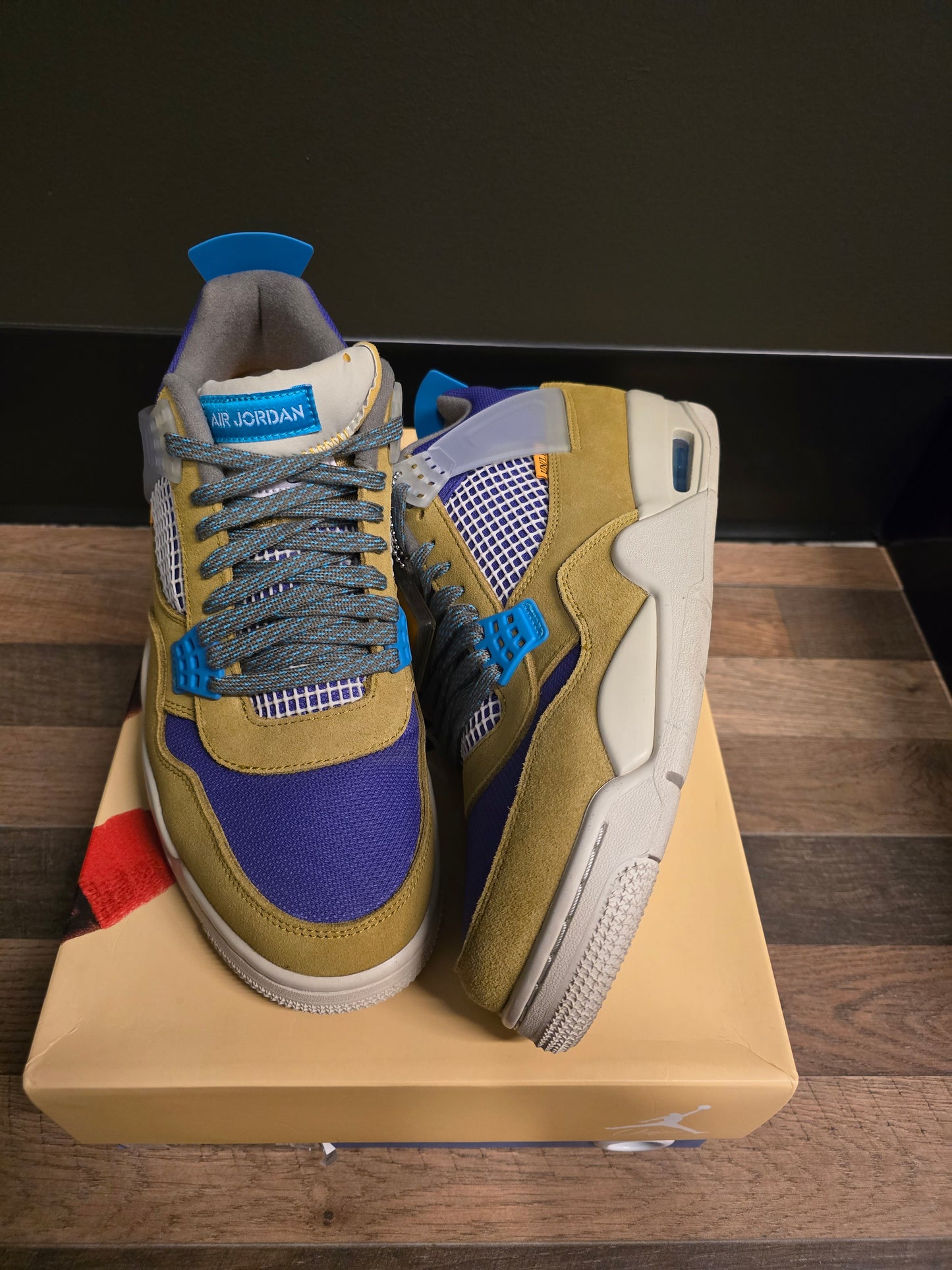 Jordan 4  desert Moss