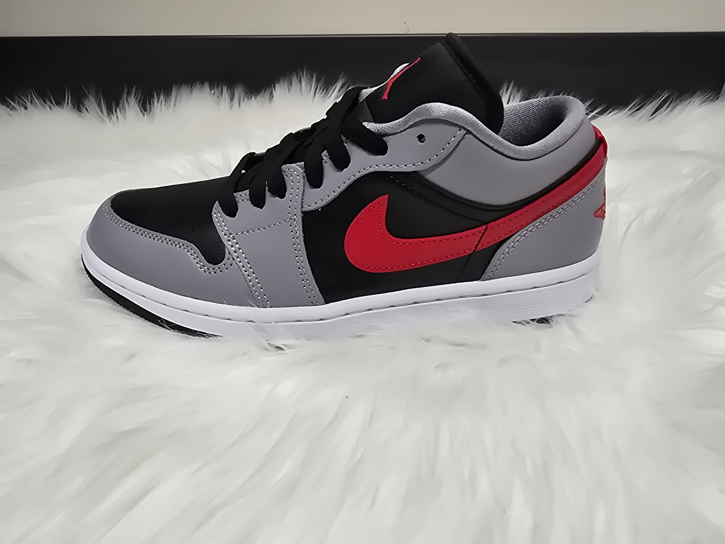 Jordan 1 low cement Grey fire red