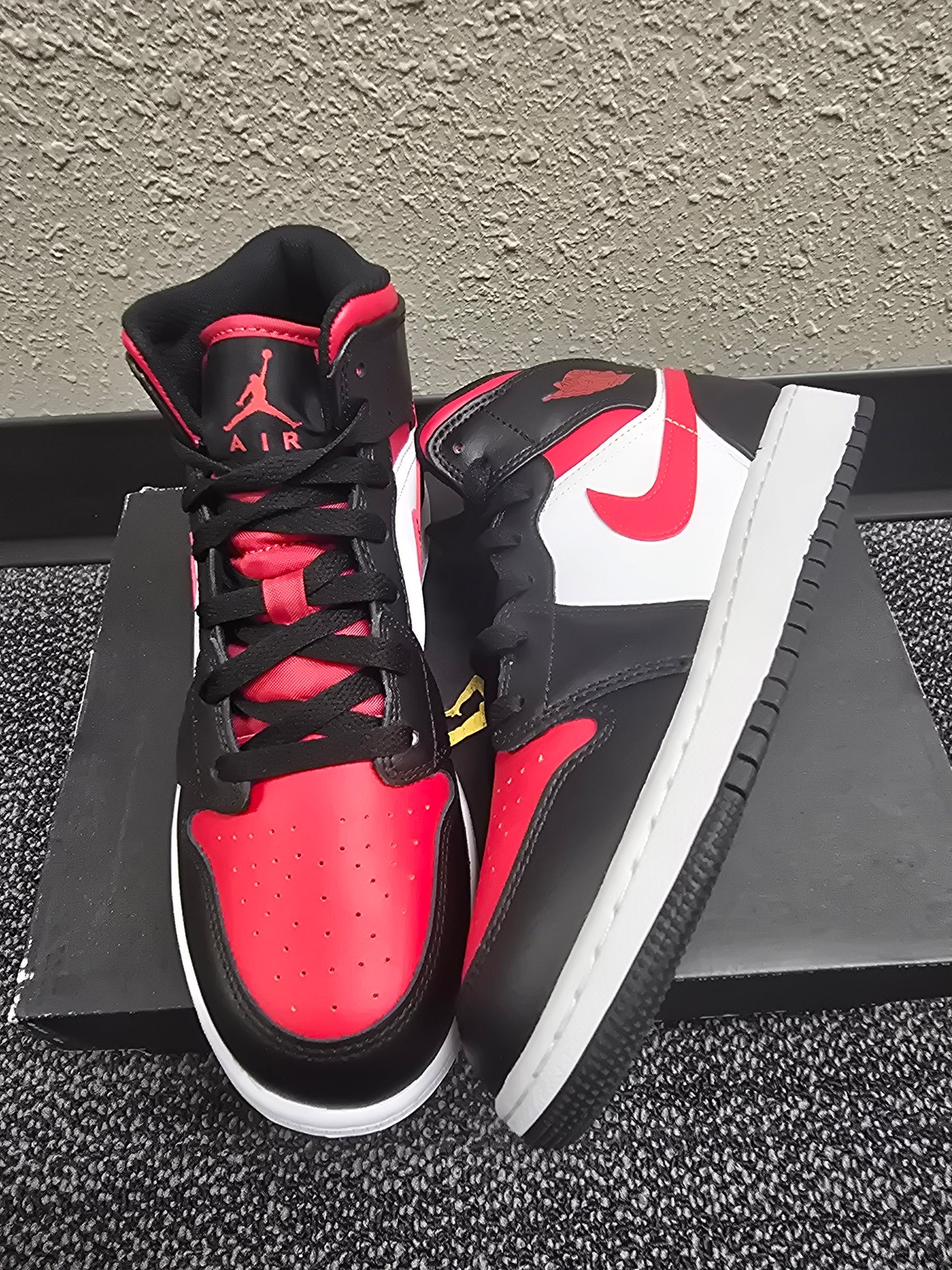 Jordan 1 high Fire Red